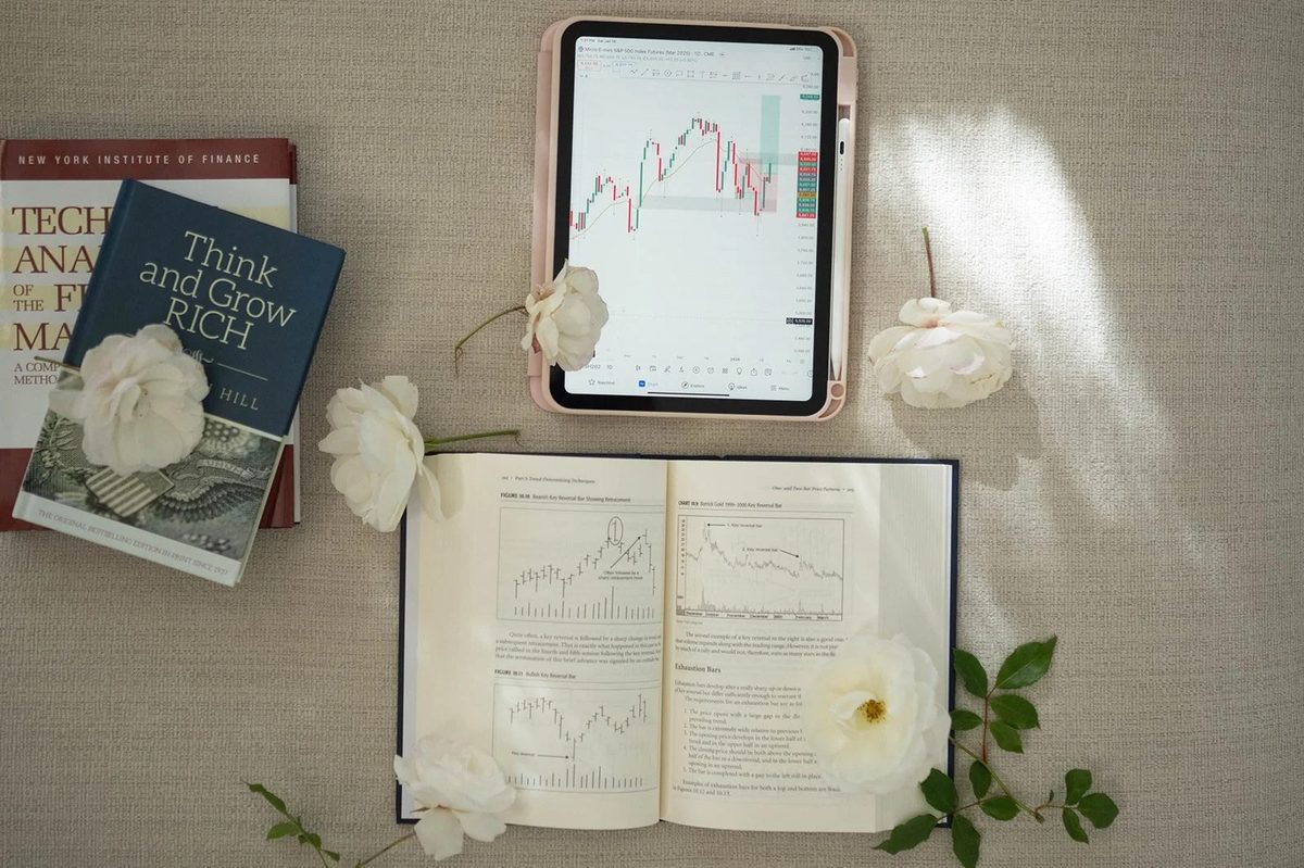 Beginner women traders learning together in a supportive community