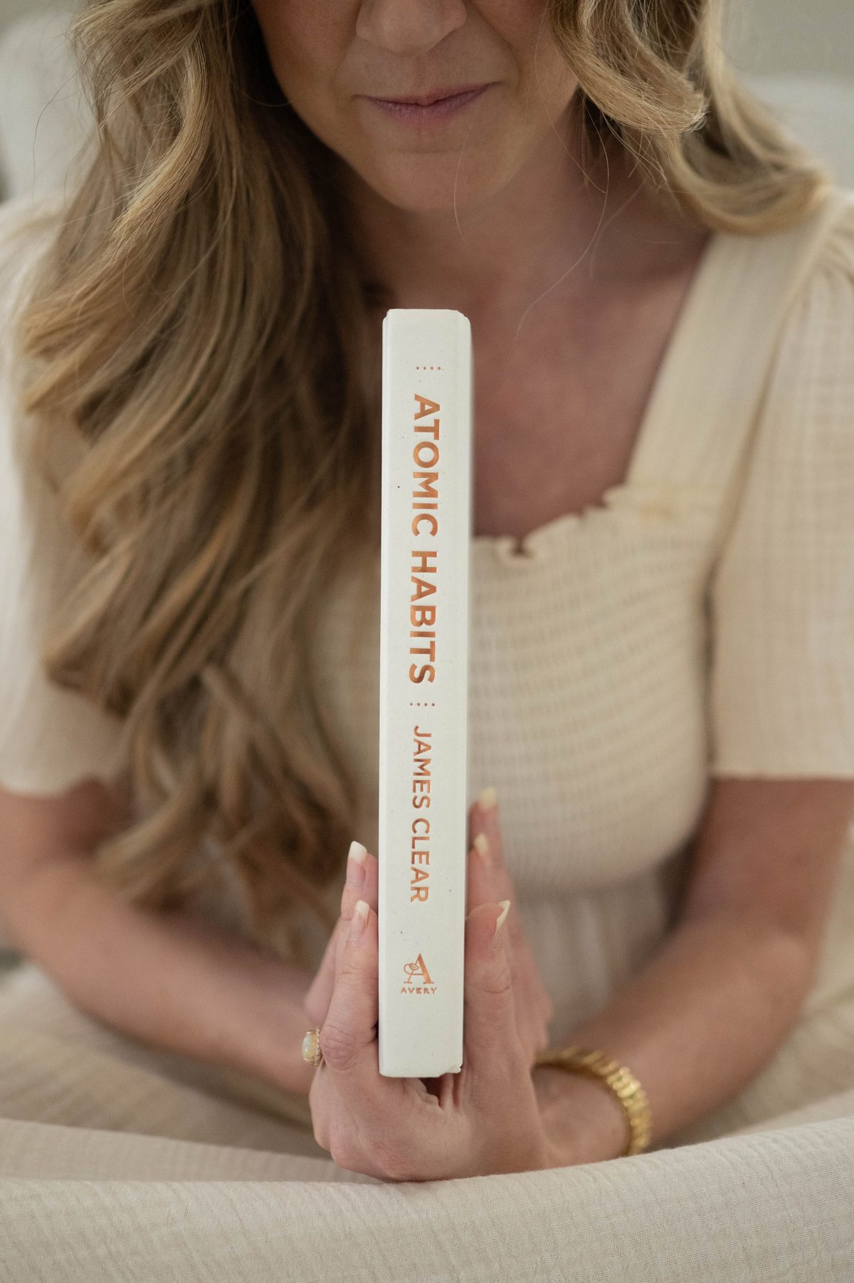 Woman overcoming trading psychology fears and doubt